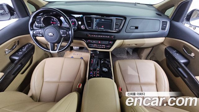 Kia Carnival — interior