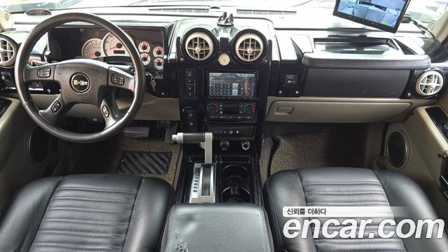 Hummer H2 — interior