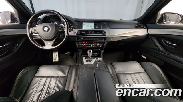 BMW M5 — interior
