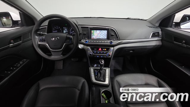 Hyundai Avante — interior