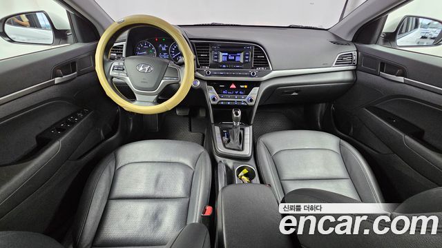 Hyundai Avante — interior