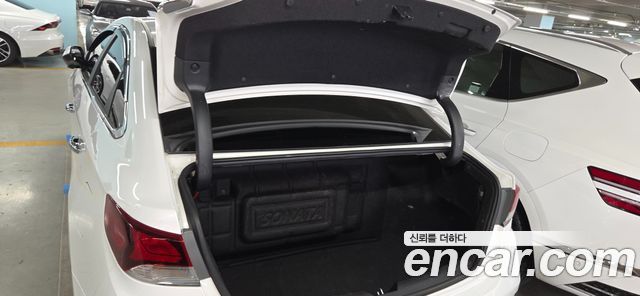 Hyundai Sonata — interior