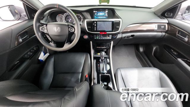 Honda Accord — interior
