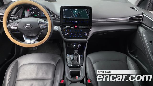 Hyundai Ioniq — interior