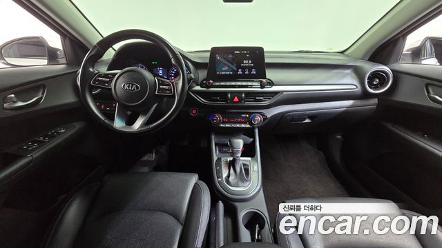 Kia K3 — interior
