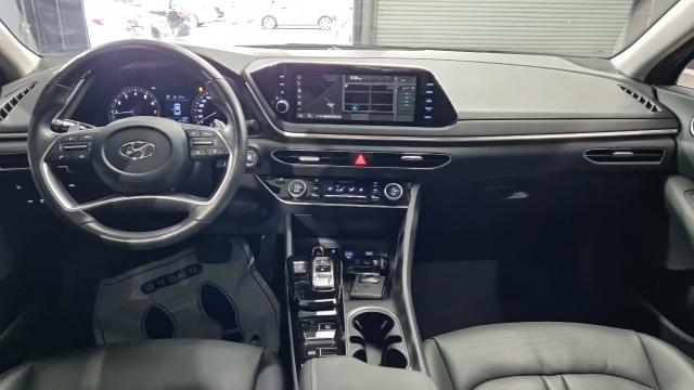 Hyundai Sonata — interior