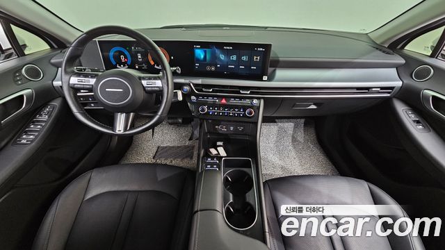 Hyundai Sonata — interior