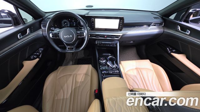 Kia K5 — interior