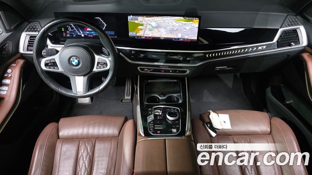 BMW X7 — interior
