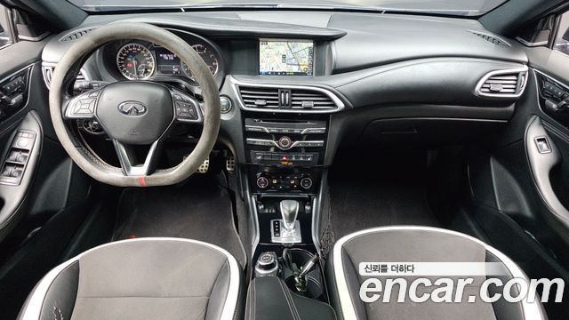 Infiniti Q30 — interior