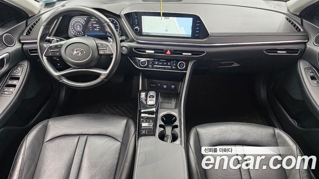 Hyundai Sonata — interior