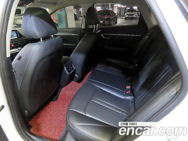 Hyundai Sonata — interior
