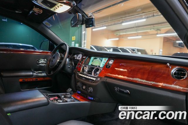 Rolls-Royce Ghost — interior