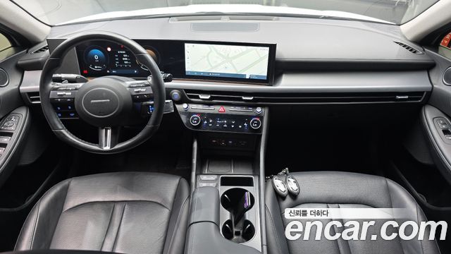 Hyundai Sonata — interior