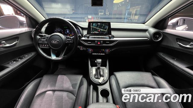 Kia K3 — interior