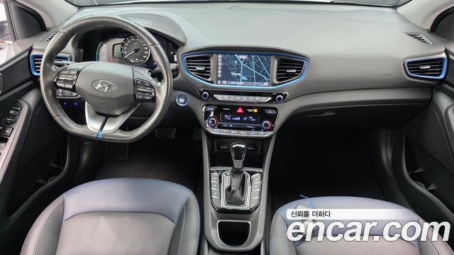 Hyundai Ioniq — interior
