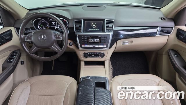 Mercedes-Benz M-Class — interior
