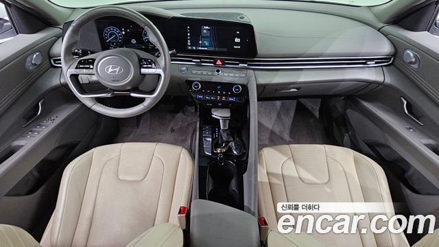 Hyundai Avante — interior