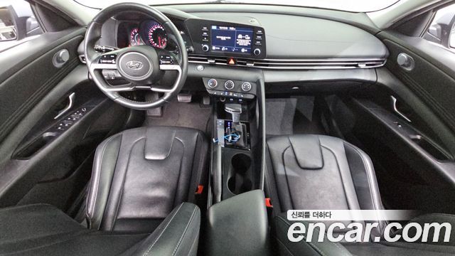 Hyundai Avante — interior