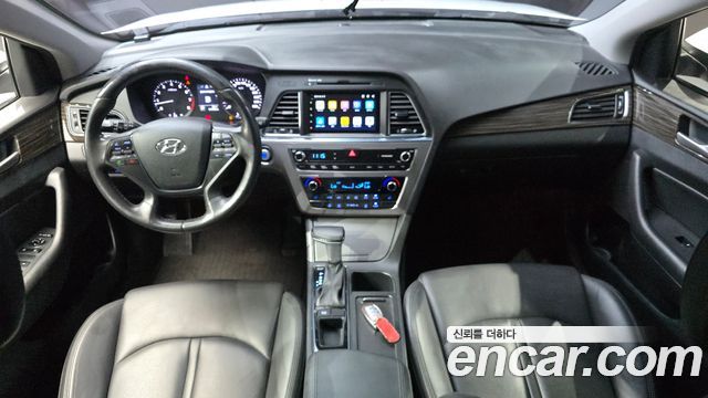 Hyundai Sonata — interior