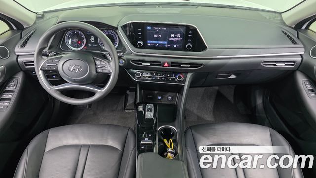 Hyundai Sonata — interior