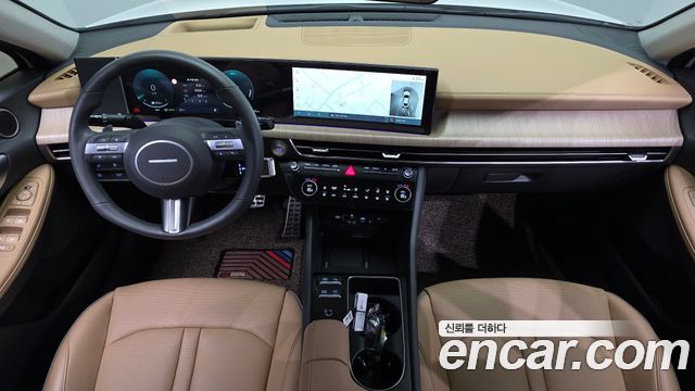 Hyundai Sonata — interior
