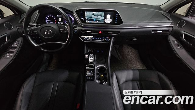 Hyundai Sonata — interior