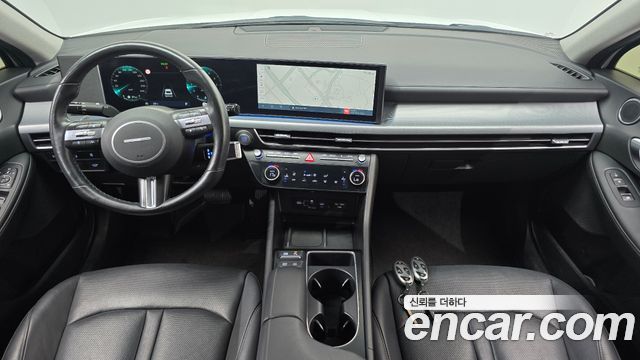 Hyundai Sonata — interior