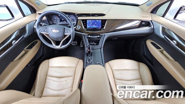 Cadillac XT6 — interior
