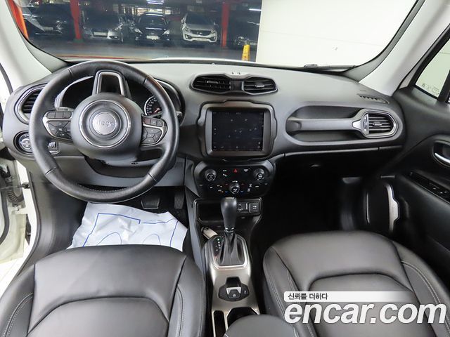 Jeep Renegade — interior