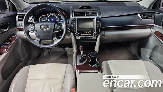 Toyota Camry — interior