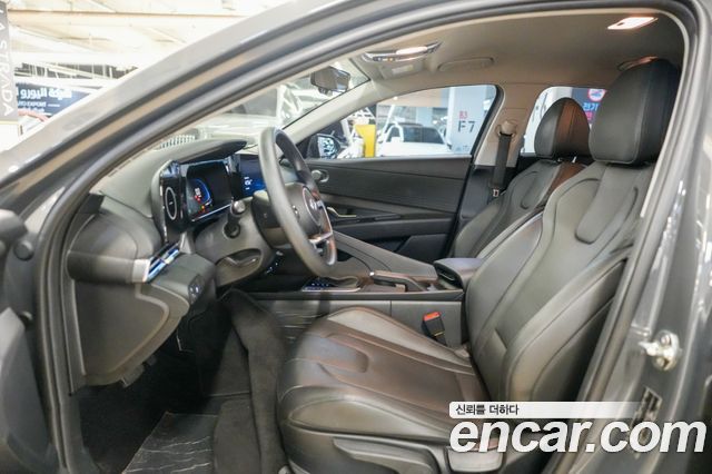 Hyundai Avante — interior