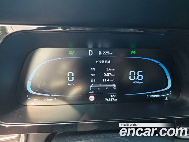Hyundai Avante — interior