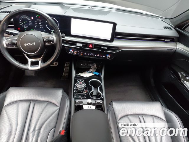 Kia K5 — interior
