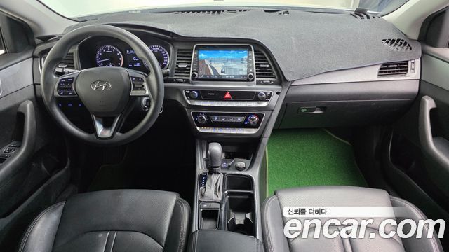 Hyundai Sonata — interior