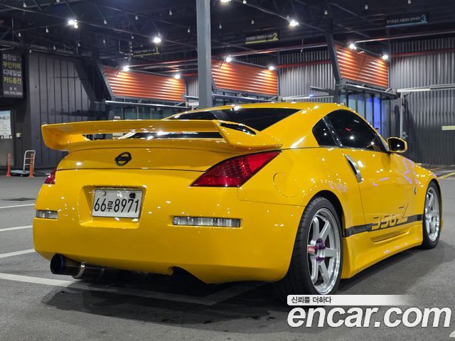 Nissan 350Z — interior