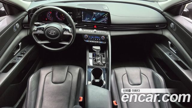 Hyundai Avante — interior