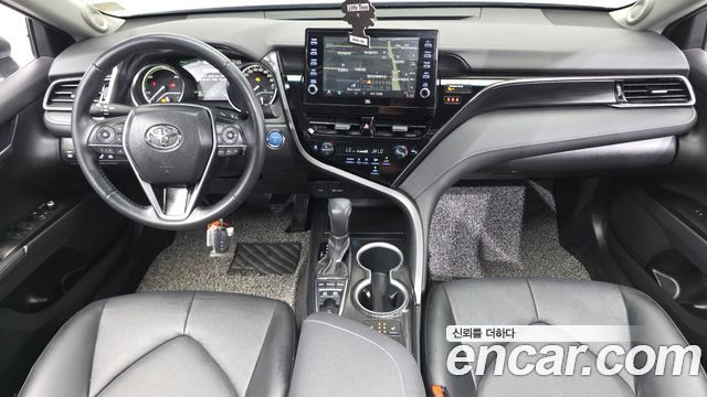 Toyota Camry — interior
