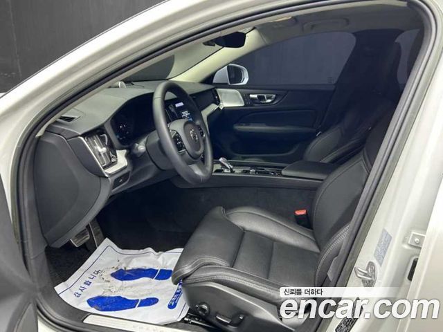 Volvo V60 — interior