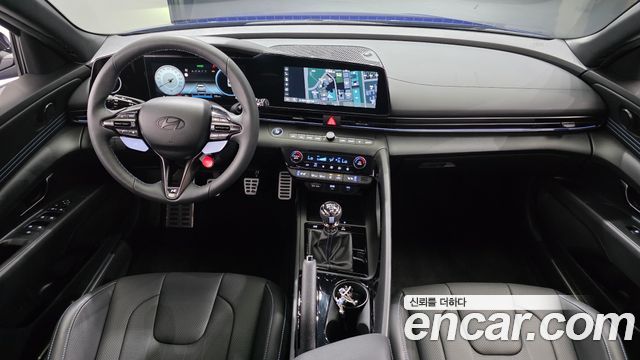 Hyundai Avante — interior