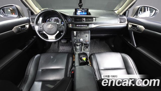 Lexus CT200h — interior