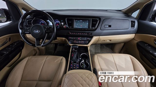 Kia Carnival — interior