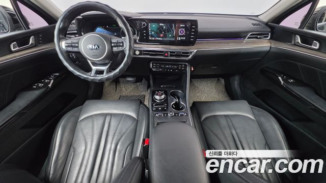 Kia K5 — interior