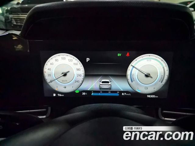 Hyundai Avante — interior