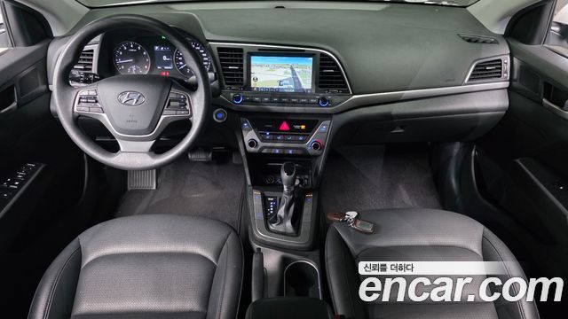 Hyundai Avante — interior