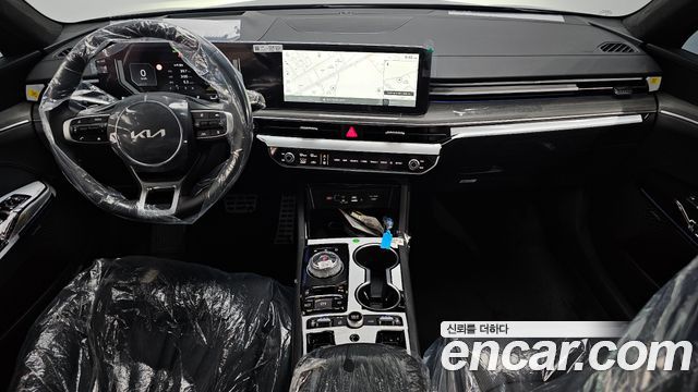 Kia K5 — interior