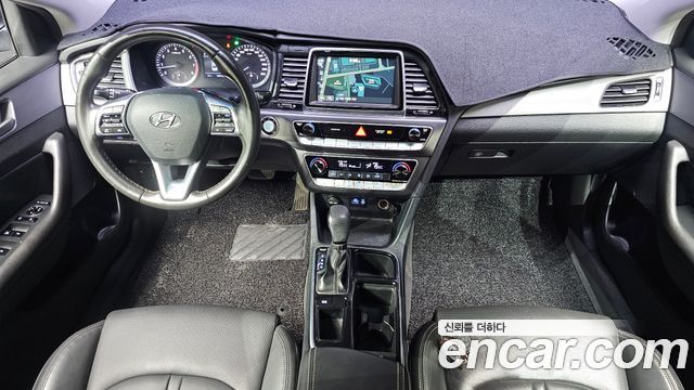 Hyundai Sonata — interior