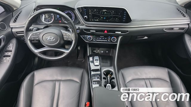 Hyundai Sonata — interior