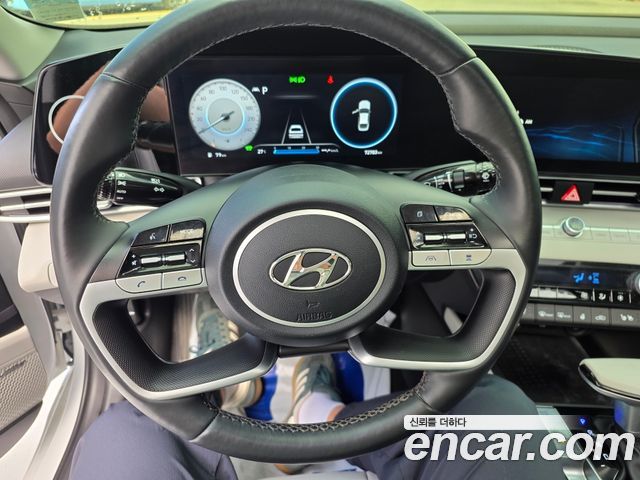 Hyundai Avante — interior