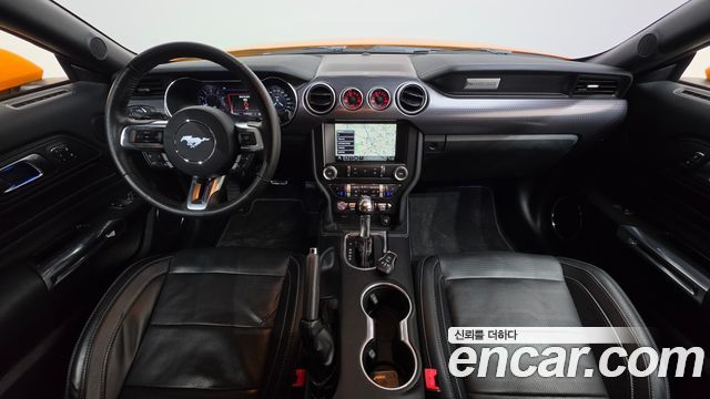 Ford Mustang — interior